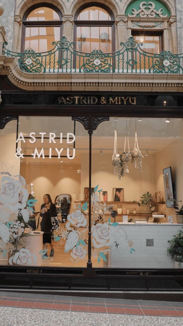 Mark your graduation with @astridandmiyu Leeds ✨  From 15th - 19th July, mark your graduation with a keepsake forever you’ll remember forever! You’ll be greeted with fizz and @charbonneletwalker treats then you’ll enjoy your permanent jewellery appointment complete with an exclusive ‘Class of 2024’ charm.  So what are you waiting for? Grab your University pals and book your welding appointment by following the link in our bio 🔗