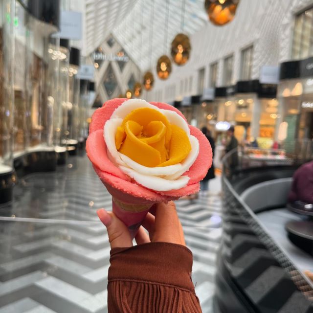 Happy Yorkshire Day ✨  We’re celebrating with a special @amorinogelato shaped just like our very own Yorkshire rose… delicious 😋  #YorkshireDay