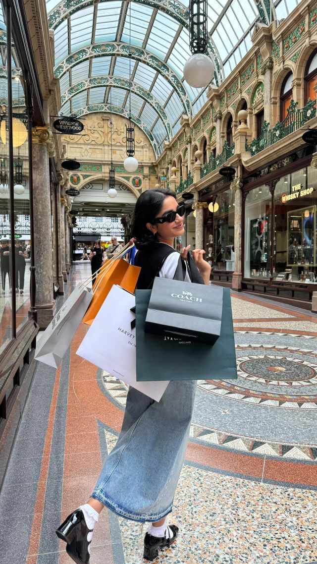 A shopping extravaganza awaits at @victorialeeds_ ✨  Discover our curated selection of boutiques and look ever so stylish whilst doing so, link in bio 🔗