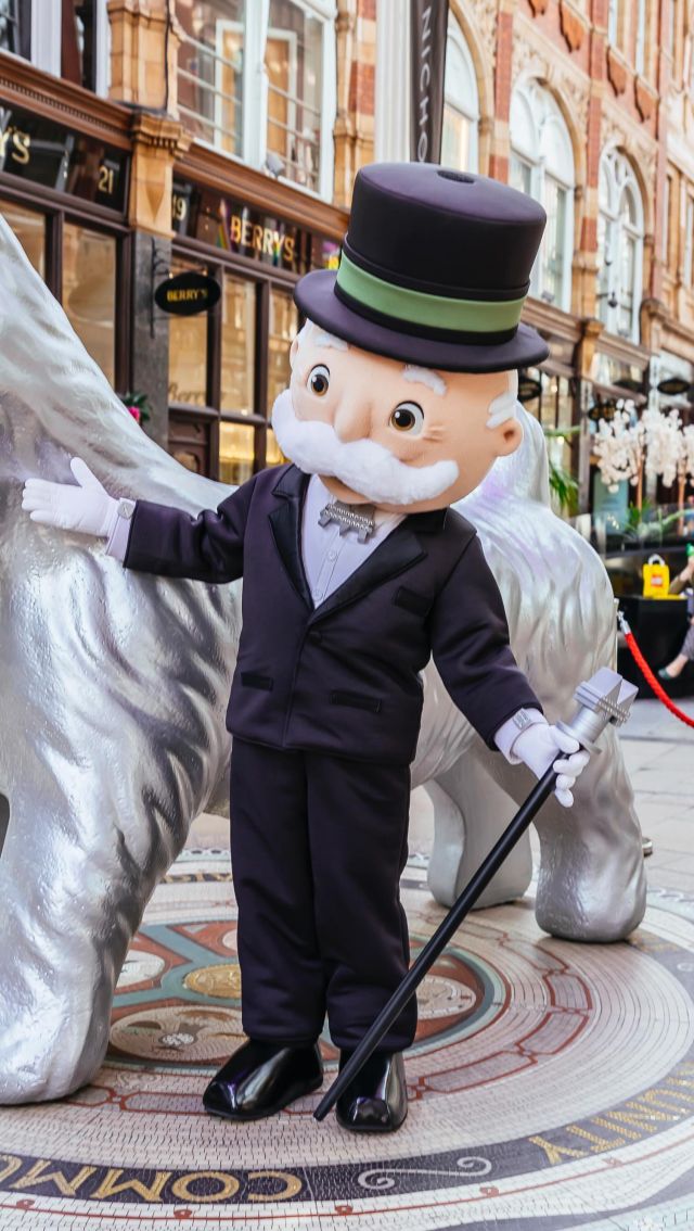 There’s still time to take part in the MONOPOLY Leeds Takeover 🎲  Park all day for £10 in the Victoria Leeds Car Park, collect your map and start playing! This completely free event is the perfect way to explore the city this summer ☀️  @leedsbid / @welcometoleeds